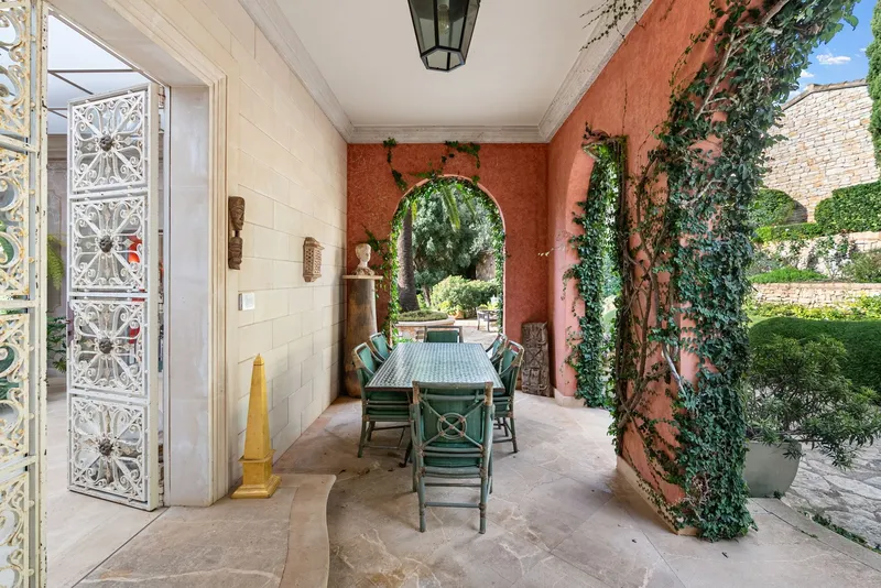 Representative property with panoramic and sea views in the southeast of the island — photo 8