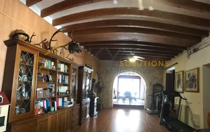 Rustic Farmhouse with Mallorcan Charm and Great Potential in Lloret de Vistalegre — photo 6
