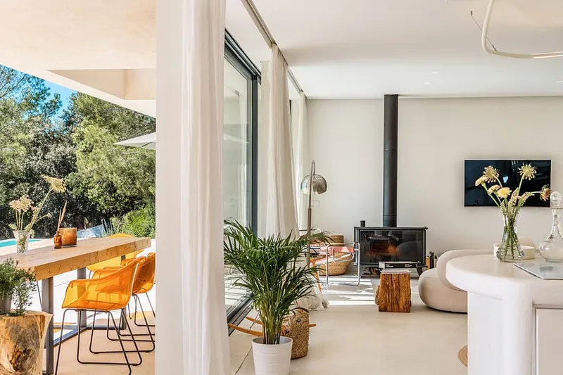 Stylish villa with a unique design — photo 8