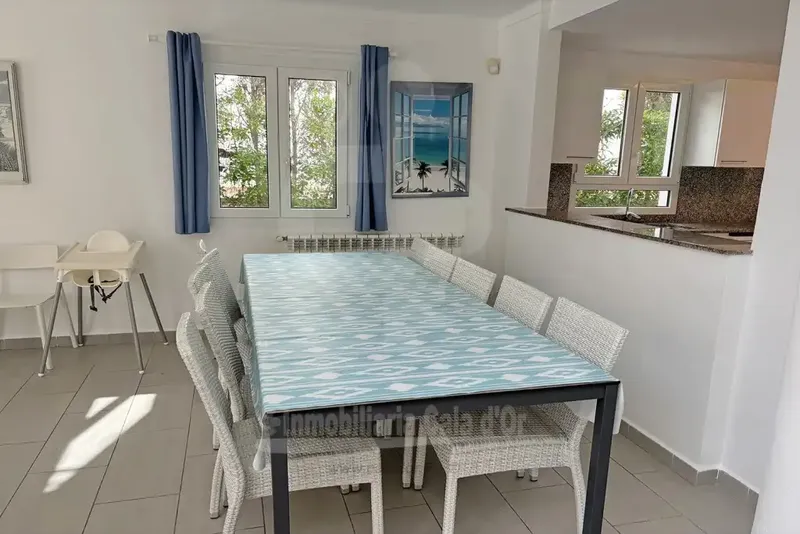 This magnificent detached villa is located in a peaceful urbanization Punta des Port just 400 meters from the charming beach of — photo 8