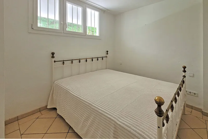 Furnished 1-bedroom apartment with sea views for rent — photo 5