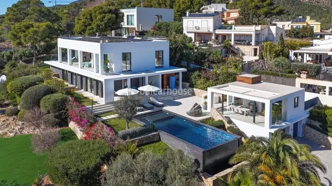 Avant-garde villa with dazzling sea views located at the top of Portals — photo 1