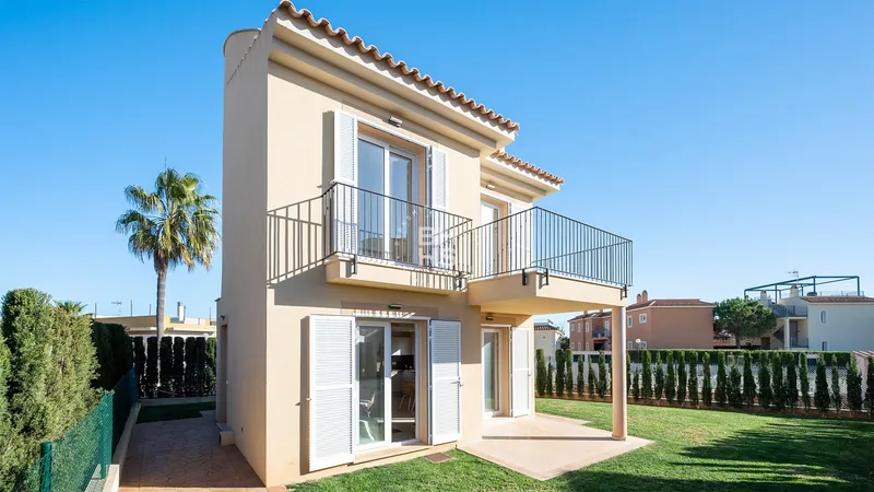 Villa for sale in La Rapita — photo 1