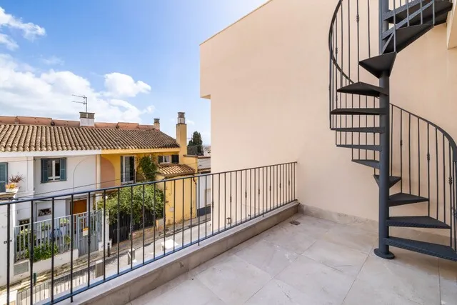Modern townhouses with pools for sale in El Terreno, Palma, Mallorca — photo 4