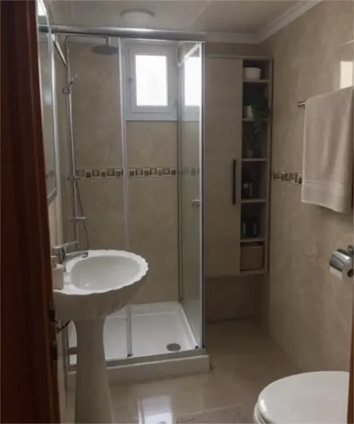 75 m� construidos, 2 habitaciones, 1 baño, terraza y balcón, segunda manobuen estado, armarios empotrados, trastero, orientacion sur, constr — photo 3