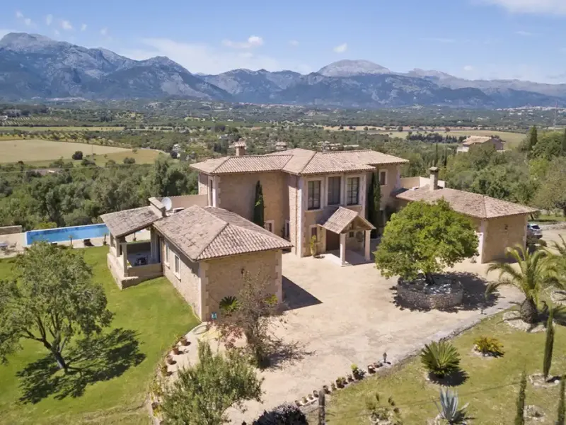 High-quality rustic finca near Campanet, Mallorca. The villa is in an elevated position and offers spectacular views of — photo 1