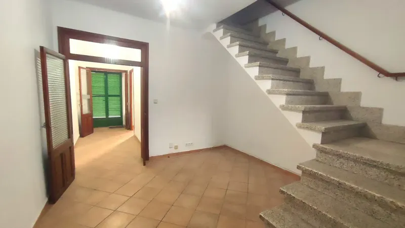 Rustic house with character for sale in Montuïri, located on Calle Palma, number 55, with a total built area of about 155 m2. — photo 2