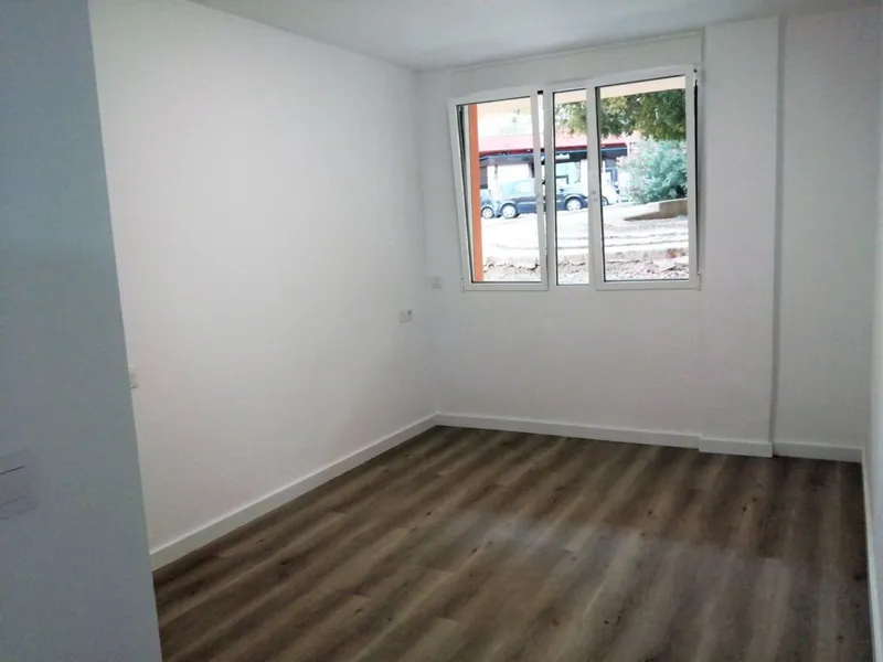 Ground floor, school area, renovated, with individual entrance and a ramp for people with disabilities — photo 9