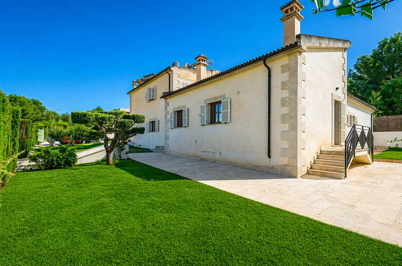 Spacious Mediterranean villa with mountain views in Nova Santa Ponsa — photo 3