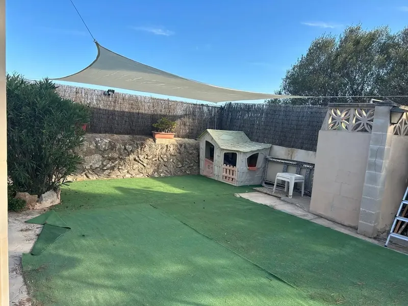 Se alquila casa chalet en la zona de Cala Llombards con 3 dormitorios más 1 baño completo. Parcela de unos 300m2 con una vivienda de 90m2 en — photo 9