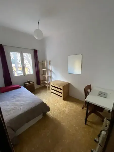 Se alquila **habitación en piso compartido** en un primer piso (sin ascensor), ideal para quien busca un ambiente tranquilo y luminoso. El p — photo 1