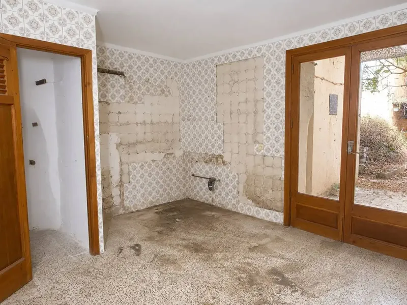 Village house with large garden and multiple possibilities — photo 11