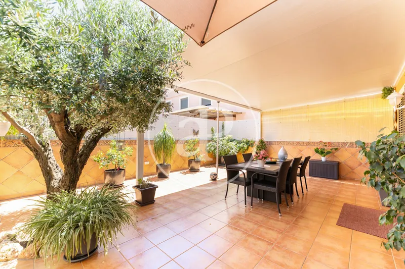 Semi-detached house for sale on Josep Pla Street — photo 1