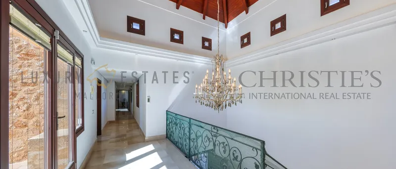 Unique finca-style villa in Porto Cristo on the beachfront set on a 50,000 m² lot — photo 11