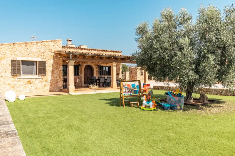 Natural stone finca for rent with 2 bedrooms and pool near Santanyi — photo 1