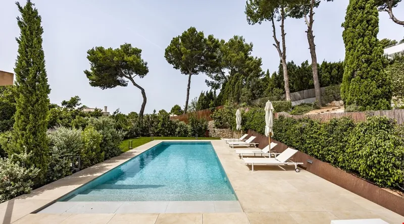 Architectural masterpiece with dual pools and panoramic vistas for sale in Santa Ponsa — photo 8
