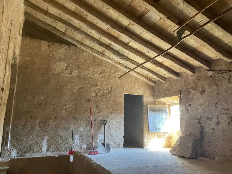 Village house of 239m2 built with high ceilings and exposed beams, garden and garage, located in the heart of the picturesque medieval village — photo 2