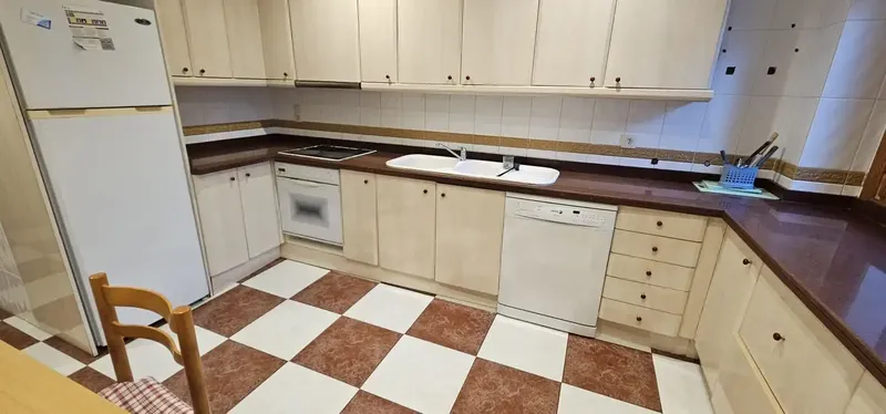 Ático Luminoso con Terraza Exclusiva - ¡Tu Espacio Perfecto te Espera! — photo 2