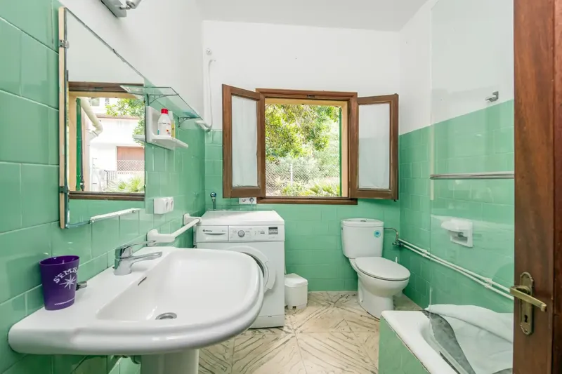 A house with many possibilities and ample space to make the most of. — photo 12