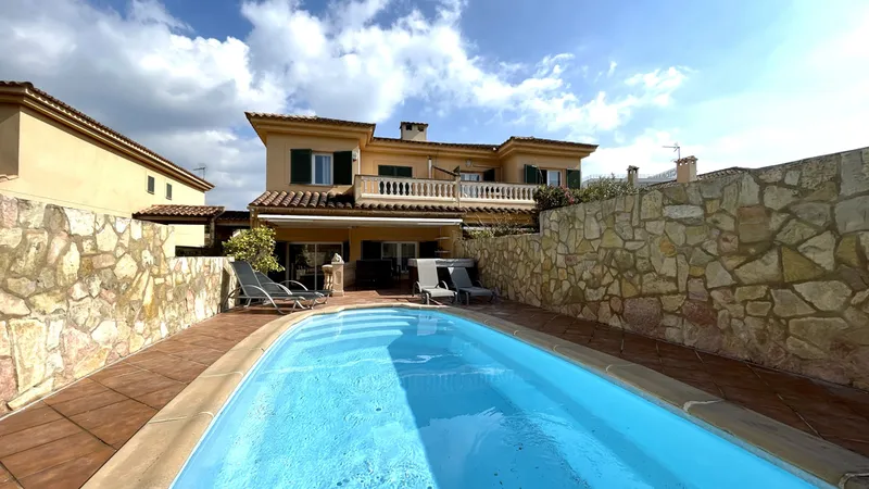 Palma Nova chalet in gated community — photo 1
