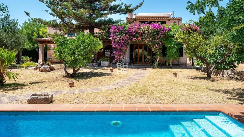 Village/town house for sale in Llubí — photo 1