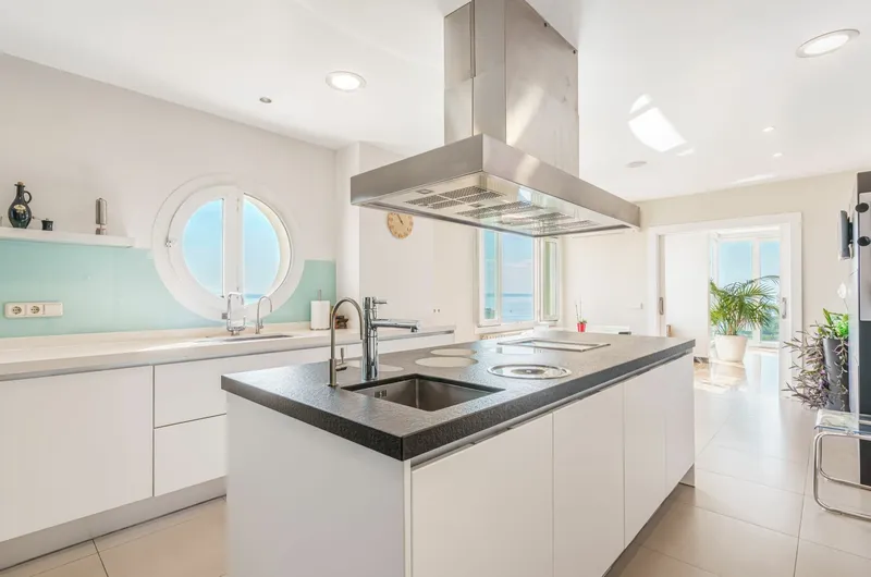 Vacation rental: Designer villa for rent by weeks in Cas Català — photo 4