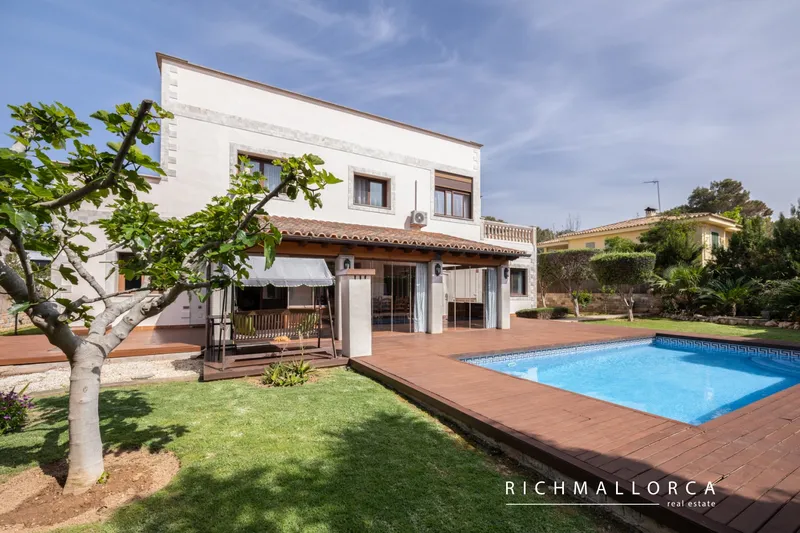 Exclusive family home with garden and pool in central El Toro, near Port Adriano — photo 2