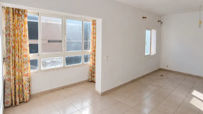 Luminoso apartamento situado en una segunda planta sin ascensor, en una ubicación muy cómoda y muy cerca de todo tipo de servicios, comercio — photo 9