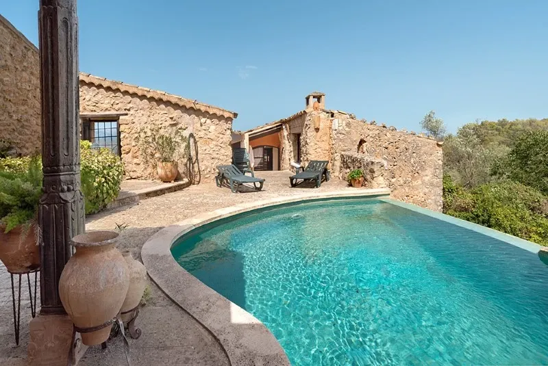 Charming village house with garage in a quiet location in Santa Eugènia — photo 1