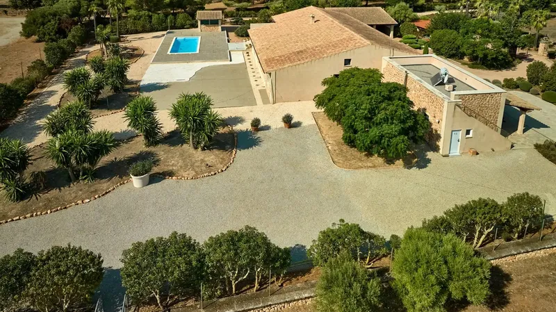 Una propiedad única en Mallorca que combina privacidad, naturaleza, amplitud y excelentes instalaciones, a solo 4 km de Llucmajor. Magnífica — photo 4
