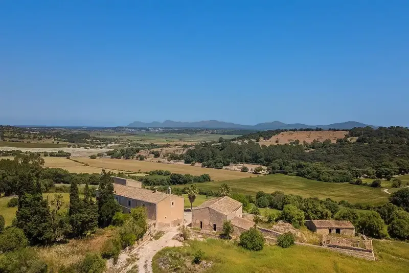 This ancient and majestic estate is located in the center of the tranquil and idyllic countryside of Mallorca, situated on an immense plot of 415.0 — photo 8