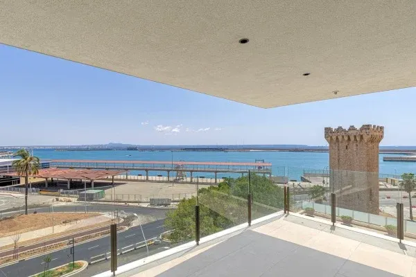 Elegant new-build apartment with sea views in Palma de Mallorca — photo 1