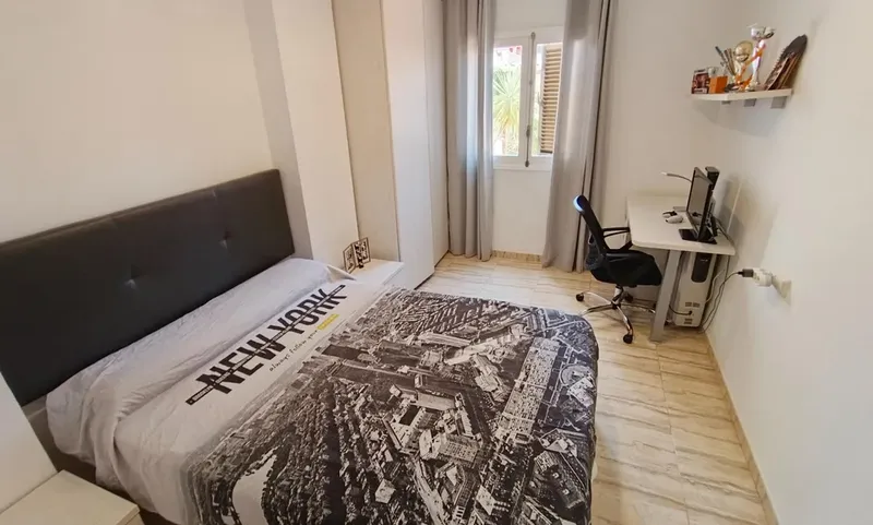 Apartment for sale on Calle Reis Católico with 4 bedrooms — photo 4
