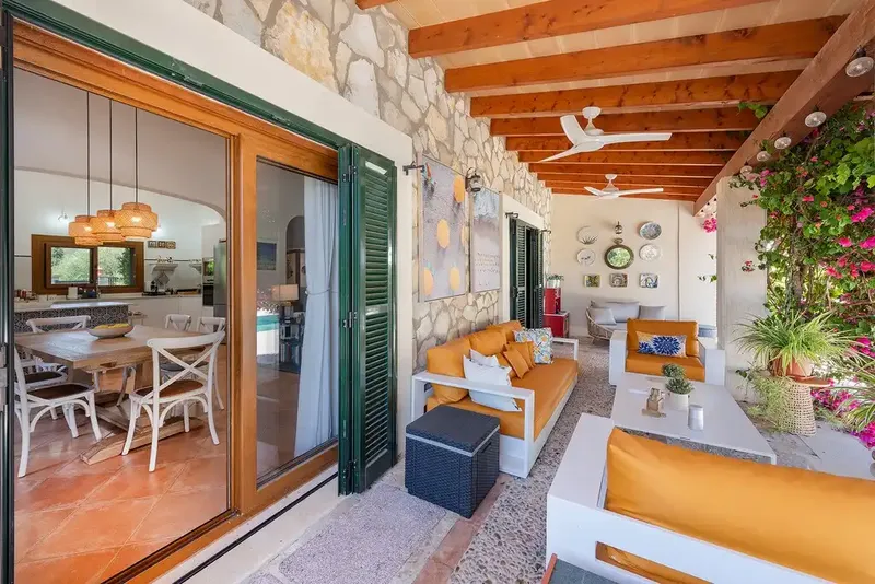 Located in the exclusive urbanization Crestatx, near Pollensa, this beautiful renovated villa combines contemporary design, energy efficiency — photo 9