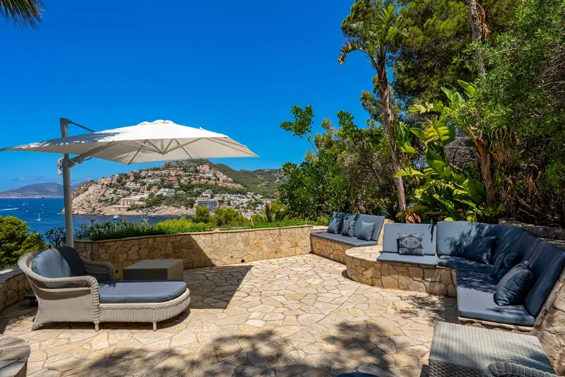 Modern Mediterranean villa with panoramic views of the sea, the harbor and the mountains — photo 10
