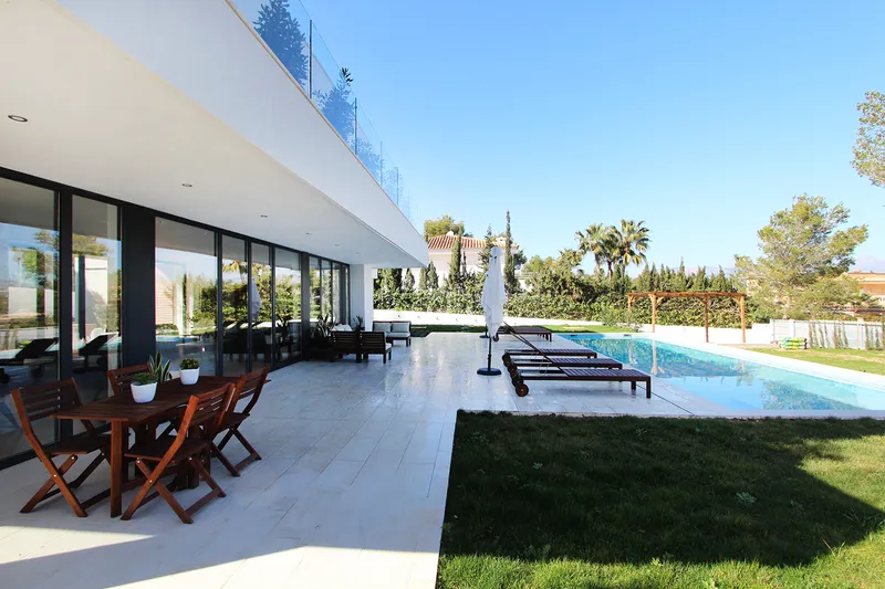 Modern 6-bedroom villa with swimming pool for rent — photo 5