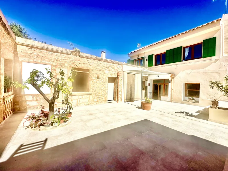 Mallorcan village house with lovely patio, pool and garage — photo 4