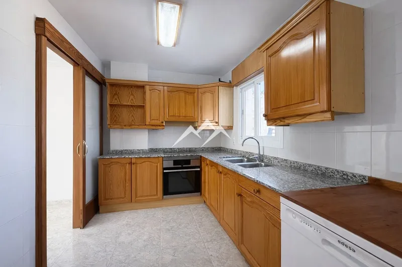 Long-term rental. Duplex penthouse with 2 terraces with partial sea and cathedral views — photo 8