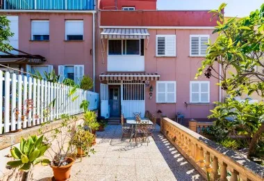 Ground floor with large terrace and communal pool — photo 3