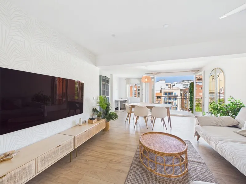 Two Bedroom Apartment with Terrace in Camp de Serralta - Temporary Contract, Available from the 15th August — photo 1