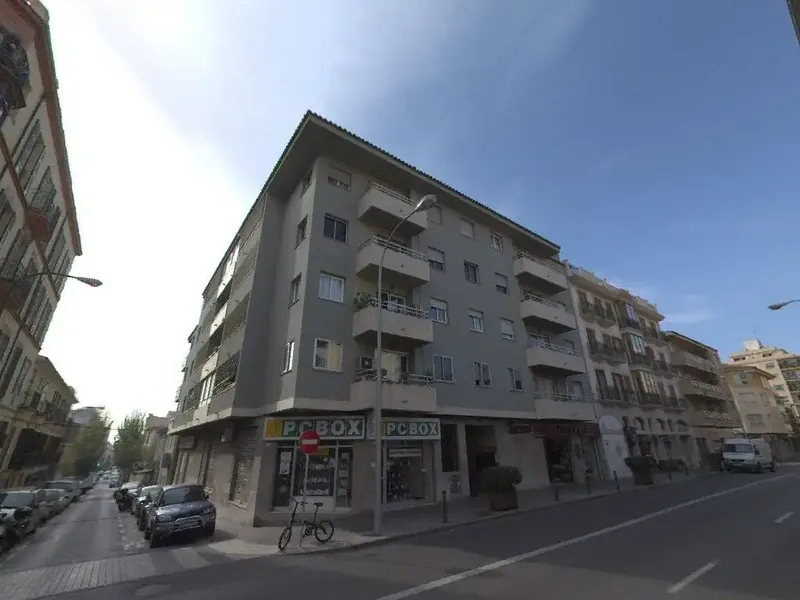 Apartment at auction, 120 m² built and 90 m² usable, comprising kitchen, dining room, 3 bedrooms and 2 bathrooms (Data provided by Catastro). — photo 1