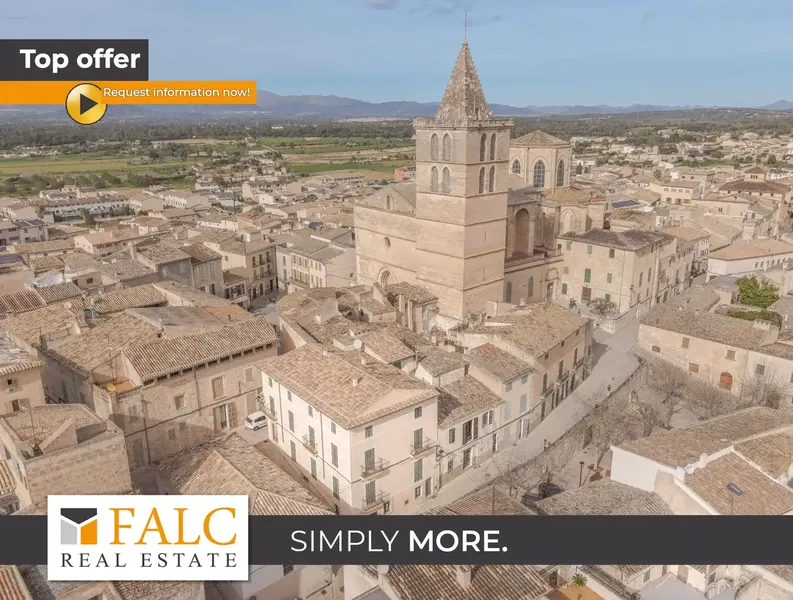 Prestigious building for sale of about 800 m² usable and habitable, distributed over four floors of about 200 m² each, in the historic center — photo 1