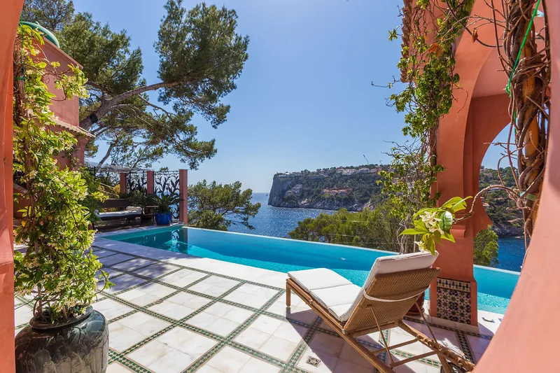 4-bedroom luxury villa with sea access for rent — photo 4