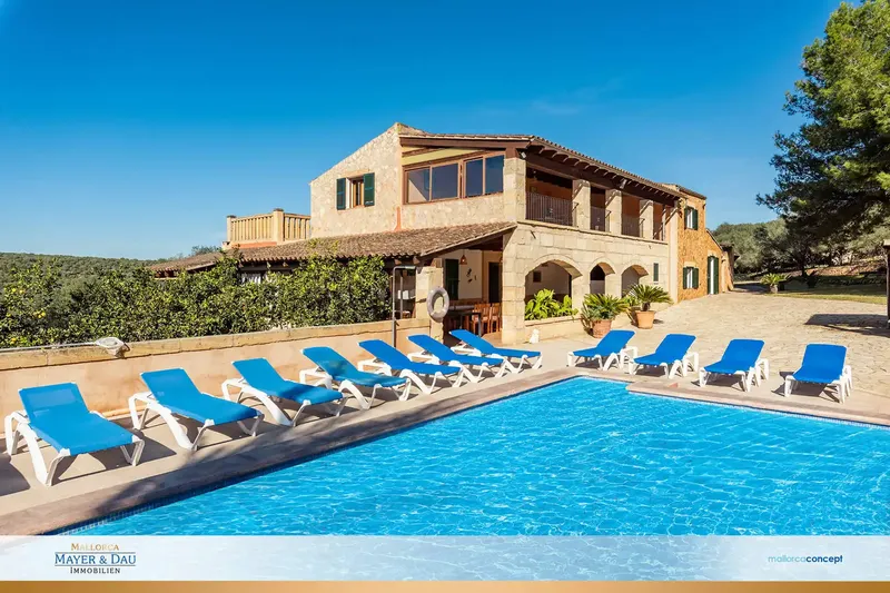 These two estates offer a unique opportunity for investors or families seeking an idyllic property with a rental license in Mallorca — photo 1