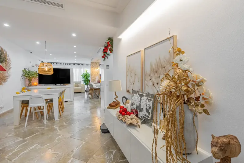 We exclusively present this terraced house with parking space located in a quiet and consolidated residential area of Lloseta. — photo 3