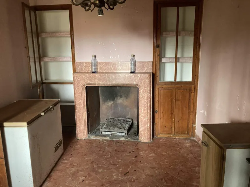 Townhouse needing renovation, 519m² with 6 bedrooms, bathroom & patio for sale — photo 4