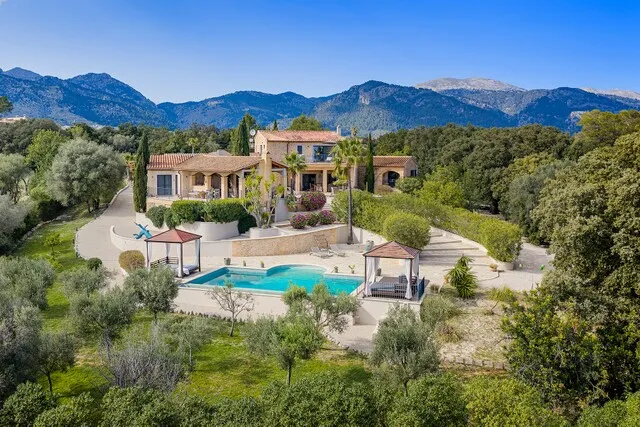 Stunning villa with holiday license for sale in Moscari, Mallorca — photo 1