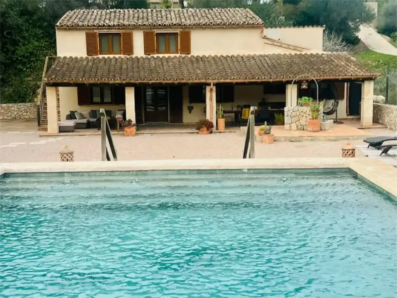 Maravillosa finca rústica en magnífico estado en Calvià con vistas panorámicas y total privacidad. La casa principal tiene dos plantas con t — photo 2