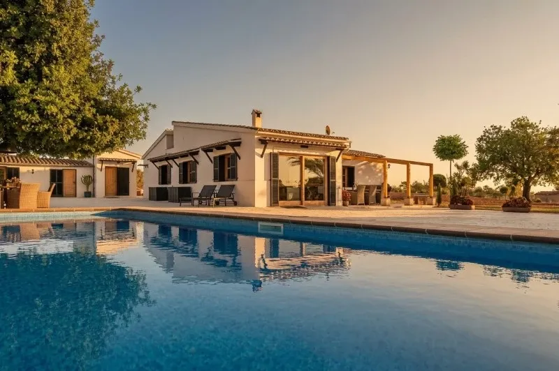 Elegant bungalow-style country house between Llucmajor and Campos, with guest house and pool — photo 1