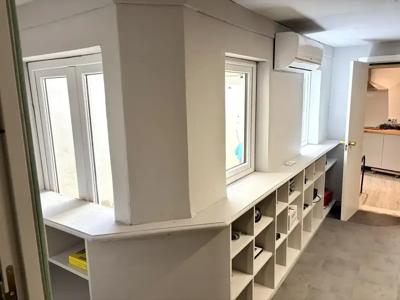 Espacio en sótano de dos plantas con terraza. Cuenta con licencia de bar en funcionamiento, pero actualmente se utiliza como estudio. Ideal  — photo 4